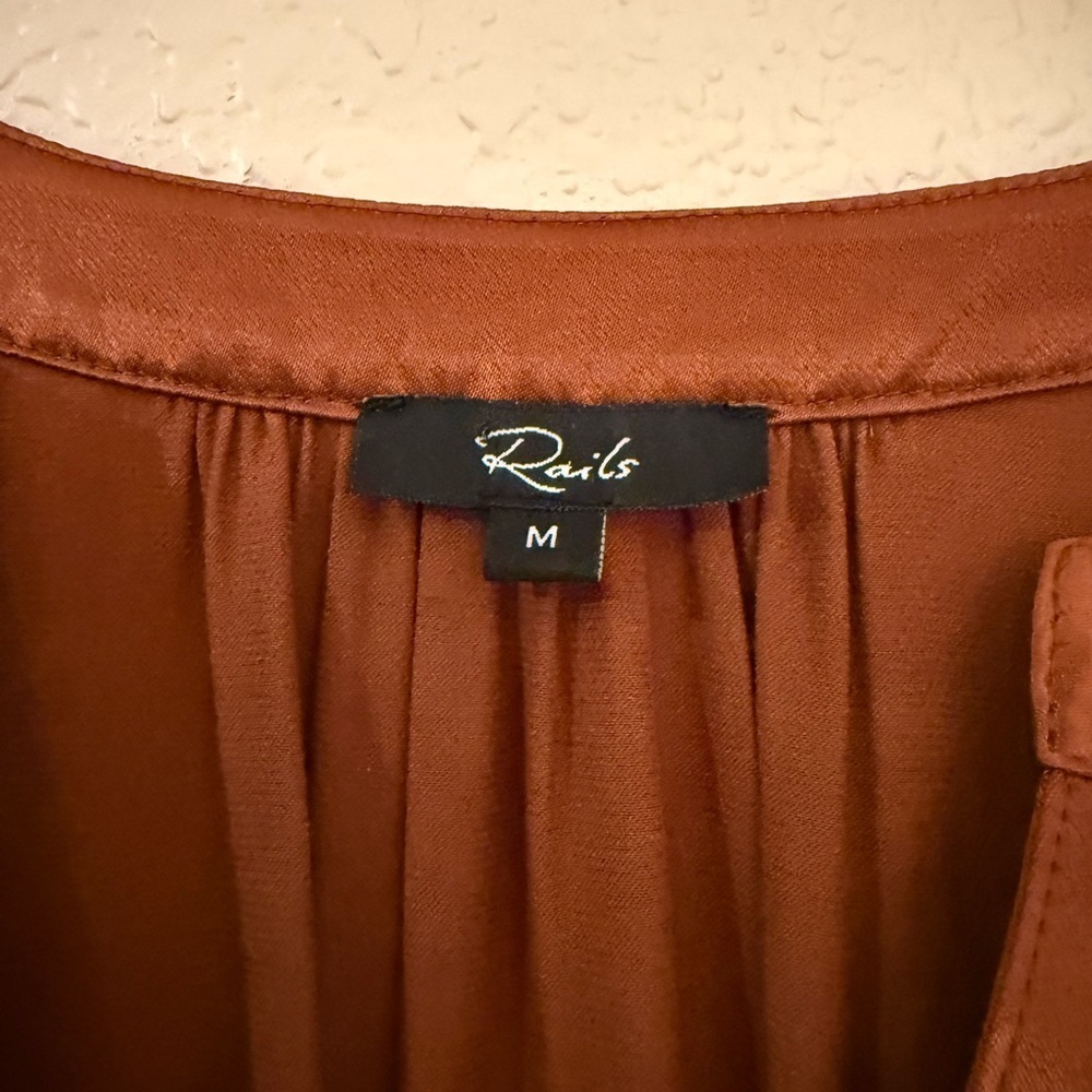 Rails Wynna Rust Women’s Blouse Top Silk Satin - Picture 3 of 6
